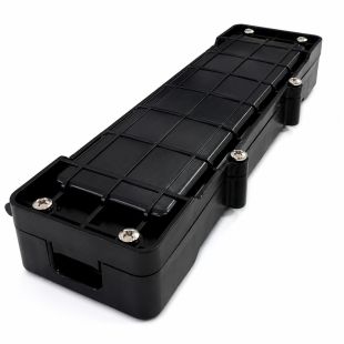 Caja de empalmes tipo torpedo Bitel KM1-24 para 24 fibras ópticas con protección IP68, resistente a rayos UV y productos químicos.