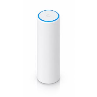 Vista en perspectiva del punto de acceso WiFi 7 Ubiquiti U7-MESH para interior y exterior con tecnología Mesh y alimentación PoE