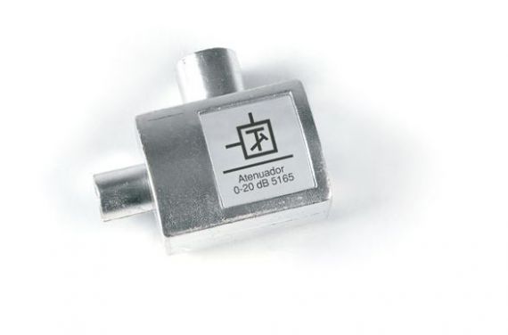 Atenuador Regulable de 0 a 20 dB c/paso DC (Conexión CEI)